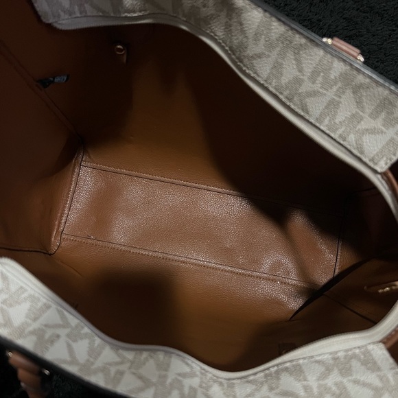 Michael Kors 3 in 1 Bag - Picture 2 of 12